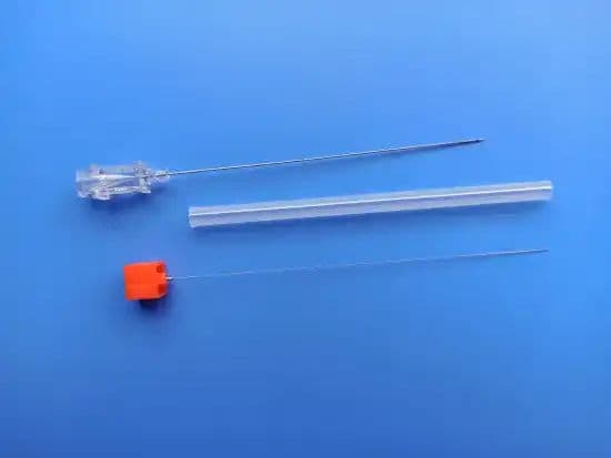 إبرة سباينال كوينك مع دليل - مقاس 25G & 26G**