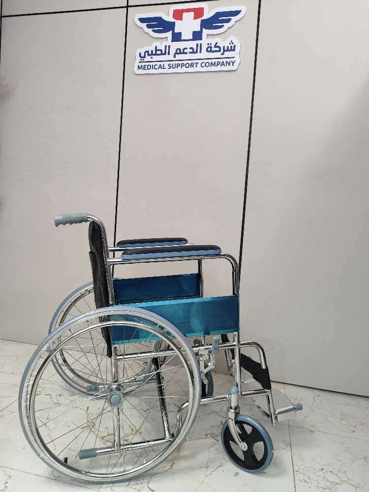 كرسي متحرك ستيلس ستيل لماع وجلد متين