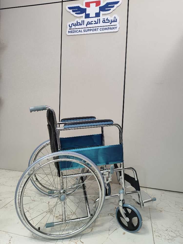 كرسي متحرك ستيلس ستيل لماع وجلد متين